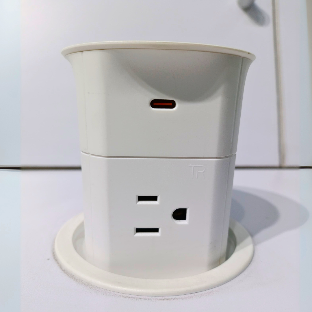 Grommet Alfa Plus – Conexión Eléctrica y USB de Alta Potencia con Carga Inalámbrica